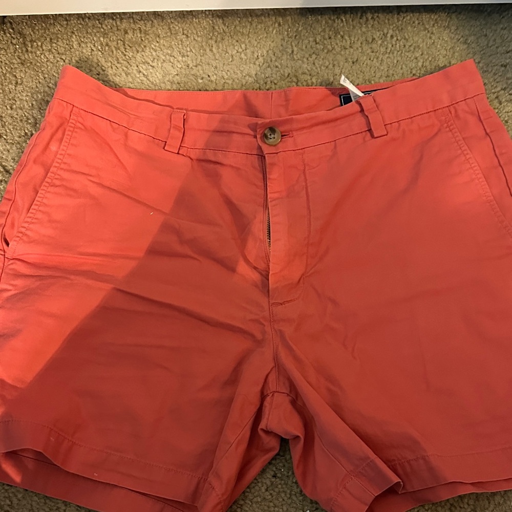 EUC Vineyard Vines salmon men’s short sz 34